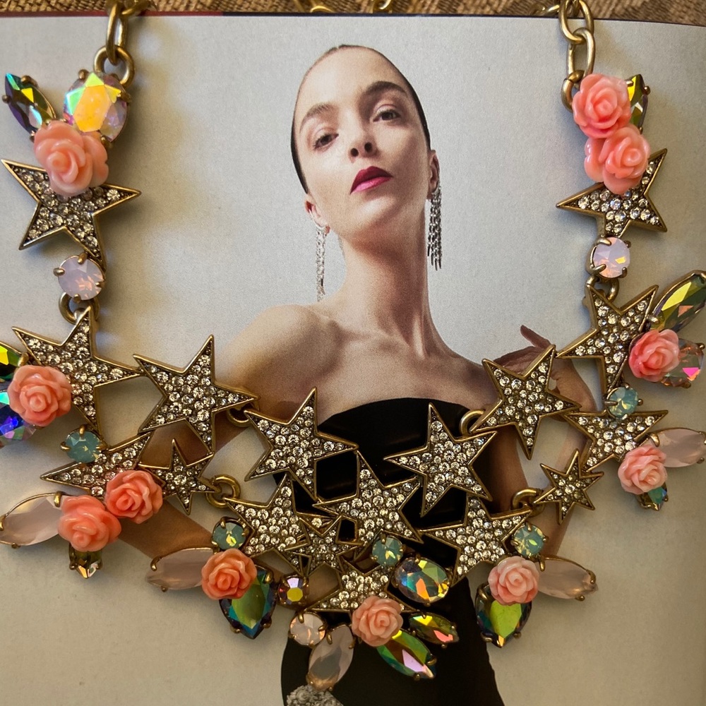 ❤️NEW JCrew Coral Iriidescent Stars Necklace